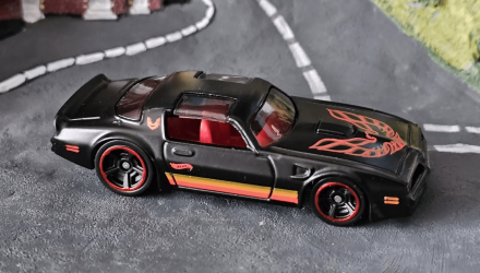 Машинка Базовая Hot Wheels '77 Pontiac Firebird T/A Muscle Mania 1:64 HTC60 Black - Retromagaz, image 4