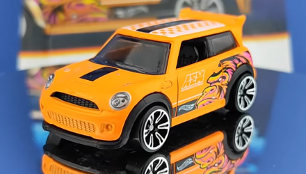 Тематична Машинка Hot Wheels Mini Cooper Mini Cooper S Challenge Neon Speeders 1:64 JBY96 Orange - Retromagaz, image 1