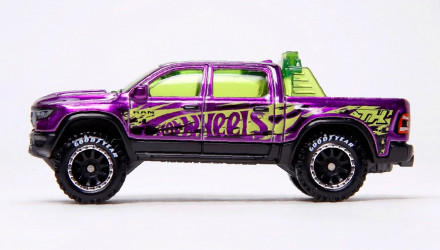 Машинка Базова Hot Wheels ’23 Ram 1500 Super Treasure Hunt STH HW Euro 1:64 JJM27 Purple - Retromagaz, image 3
