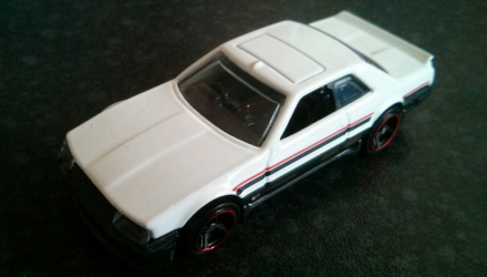 Машинка Базова Hot Wheels Nissan Skyline RS (KDR30) Nightburnerz 1:64 FYD11 White - Retromagaz, image 2