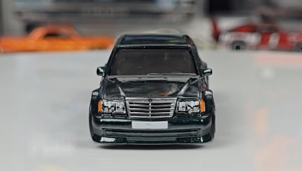 Машинка Базова Hot Wheels Mercedes-Benz 500 E '70s vs. '90s 1:64 HYX02 Green - Retromagaz, image 4