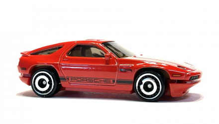 Машинка Базова Hot Wheels 1983 Porsche 928S Muscle Mania 1:64 HYW53 Red - Retromagaz, image 1