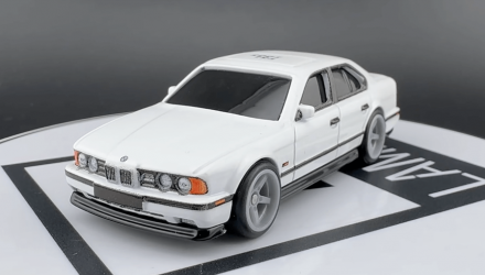 Набор Машинка Premium Hot Wheels 1991 BMW M5 Boulevard 1:64 JBL24 White  + Black image_3 Набор Машинка Premium Hot Wheels 1991 BMW M5 Boulevard 1:64 JBL24 White  + Black - Retromagaz, image 3