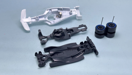 Машинка Базовая Hot Wheels Visa Cash App Racing Bulls Formula One Team 1:64 JJJ35 White - Retromagaz, image 3