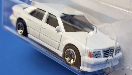 Машинка Базова Hot Wheels Mercedes-Benz 500 E Factory Fresh 1:64 HCY42 White - Retromagaz, image 3