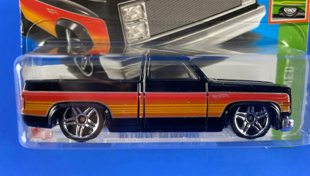 Машинка Базова Hot Wheels '83 Chevy Silverado Slammed 1:64 HKJ06 Black - Retromagaz, image 2