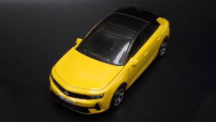 Машинка Велике Місто Matchbox Opel 2022 Opel Astra Metro 1:64 HVN33 Yellow - Retromagaz, image 4