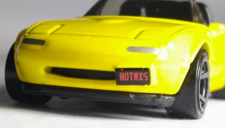 Машинка Базова Hot Wheels '91 Mazda MX-5 Miata Roadsters 1:64 GHC71 Yellow - Retromagaz, image 5