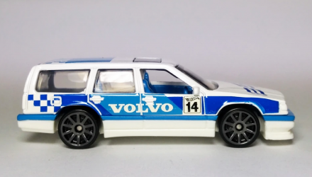 Машинка Базовая Hot Wheels Volvo 850 Estate Race Day 1:64 GHB52 White - Retromagaz, image 5