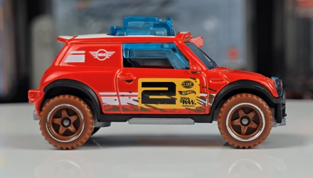 Машинка Базовая Hot Wheels Lil' Roar Mini Cooper Safari 1:64 HYW44 Red - Retromagaz, image 3