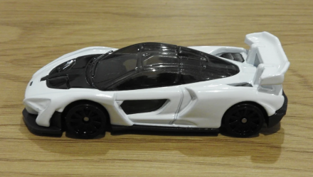 Машинка Базова Hot Wheels McLaren Senna Nightburnerz 1:64 GHD18 White - Retromagaz, image 4