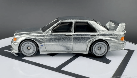 Машинка Premium Hot Wheels 1990 Mercedes-Benz 190 E 2.5-16 Evolution II Modern Classics 1:64 HRV98 Silver - Retromagaz, image 4