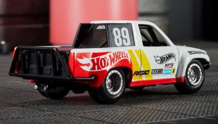 Машинка Premium Hot Wheels 1989 Toyota HiLux Stadium Truck Elite 64 1:64 HWR90 White - Retromagaz, image 2