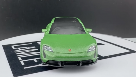 Тематическая Машинка Matchbox Porsche Porsche Taycan GTS Sport Turismo Moving Parts 1:64 JHV45 Green - Retromagaz, image 4