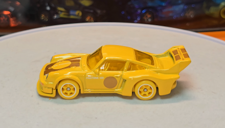 Тематична Машинка Hot Wheels Porsche Porsche 934/5 Pantone 1:64 JKY53 Yellow - Retromagaz, image 3