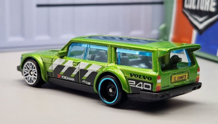 Машинка Базовая Hot Wheels Volvo 240 Drift Wagon Slammed 1:64 HKJ07 Green - Retromagaz, image 3