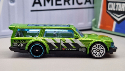 Машинка Базовая Hot Wheels Volvo 240 Drift Wagon Slammed 1:64 HKJ07 Green - Retromagaz, image 4