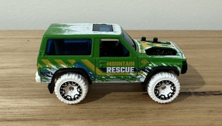 Машинка Базова Hot Wheels Nissan Patrol Custom First Response 1:64 HTC89 Green - Retromagaz, image 2