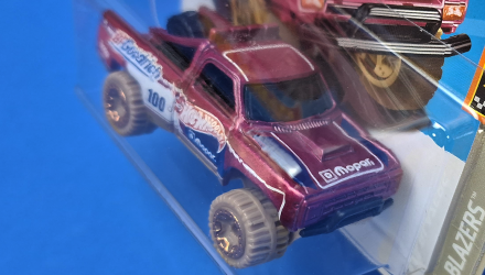 Машинка Базова Hot Wheels '87 Dodge D100 Baja Blazers 1:64 HKG73 Pink - Retromagaz, image 3