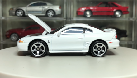 Тематична Машинка Matchbox 1995 Ford Mustang SVT Cobra R Moving Parts 1:64 JHV30 White - Retromagaz, image 3