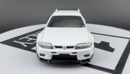 Машинка Premium Hot Wheels Nissan Skyline GT-R (BCNR33) Greddy Modern Classics 1:64 HRV99 White - Retromagaz, image 5