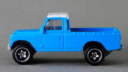 Машинка Базова Hot Wheels Land Rover Series III Pickup Hot Trucks 1:64 FYF07 Blue - Retromagaz, image 3