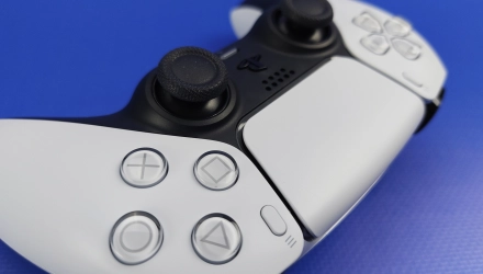 Набор Геймпад Беспроводной Sony PlayStation 5 DualSense White Новый  + Накладки на Стики RMC PlayStation 5 4 3 2 1 Xbox Black White - Retromagaz, image 1