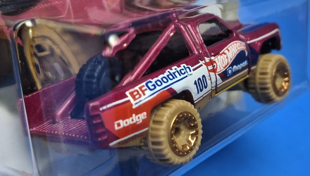 Машинка Базова Hot Wheels '87 Dodge D100 Baja Blazers 1:64 HKG73 Pink - Retromagaz, image 4