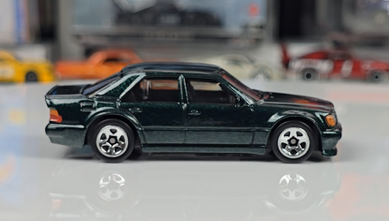 Машинка Базова Hot Wheels Mercedes-Benz 500 E '70s vs. '90s 1:64 HYX02 Green - Retromagaz, image 3