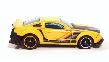 Машинка Базова Hot Wheels 2005 Ford Mustang Dream Garage 1:64 GHC22 Yellow - Retromagaz, image 3