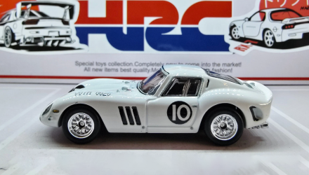 Машинка Premium Hot Wheels Ferrari 250 GTO Vintage Racing Club 1:64 JKF25 Gold - Retromagaz, image 3