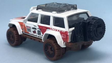 Машинка Базова Hot Wheels '95 Jeep Cherokee Treasure Hunts Mud Studs 1:64 HKL02 White - Retromagaz, image 3