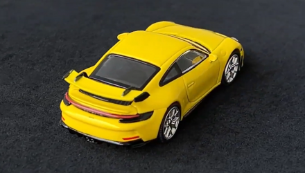 Машинка Premium MINI GT Porsche 911 (992) GT3 1:64 Yellow - Retromagaz, image 3