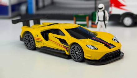Машинка Базовая Hot Wheels 2016 Ford GT Race Treasure Hunts Exotics 1:64 JJM05 Yellow - Retromagaz, image 4