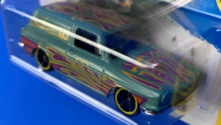 Машинка Базова Hot Wheels Custom '69 Volkswagen Squareback Art Cars 1:64 DHR85 Green - Retromagaz, image 4