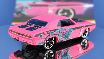 Тематическая Машинка Hot Wheels '70 Dodge Hemi Challenger Neon Speeders 1:64 JBY98 Pink - Retromagaz, image 2