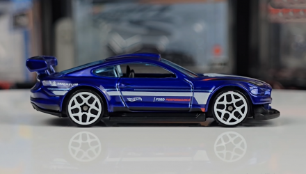Машинка Базова Hot Wheels Custom '18 Ford Mustang GT Mustang 60 1:64 HYY94 Blue - Retromagaz, image 3