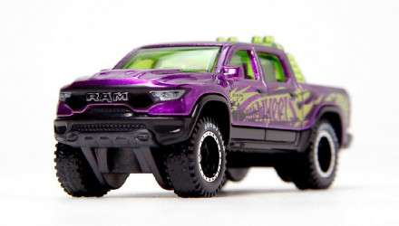 Машинка Базова Hot Wheels ’23 Ram 1500 Super Treasure Hunt STH HW Euro 1:64 JJM27 Purple - Retromagaz, image 1