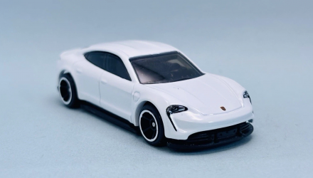 Машинка Базовая Hot Wheels Porsche Taycan Turbo S EV 1:64 JJJ05 White - Retromagaz, image 1