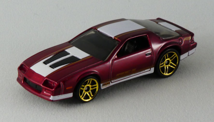 Машинка Базова Hot Wheels '85 Chevrolet Camaro Iroc-Z Muscle Mania 1:64 GTB40 Red - Retromagaz, image 2