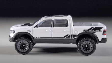 Машинка Базова Hot Wheels 2020 Ram 1500 Rebel Factory Fresh 1:64 HTC52 White - Retromagaz, image 3