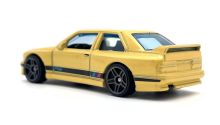 Машинка Базова Hot Wheels '92 BMW M3 The `90S 1:64 HTB06 Yellow - Retromagaz, image 2