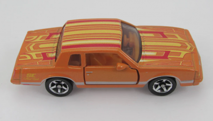 Тематична Машинка Matchbox 1988 Chevy Monte Carlo LS Super Chase Moving Parts 1:64 JBX04 Orange - Retromagaz, image 3