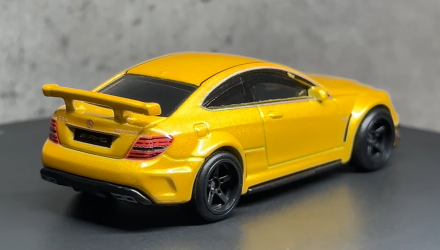 Машинка Premium Hot Wheels '12 Mercedes-Benz C 63 AMG Coupe Black Series Boulevard 1:64 GJT68/HKF23 Yellow - Retromagaz, image 3