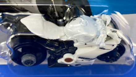 Машинка Базова Hot Wheels Ducati 1199 Panigale Treasure Hunts Factory Fresh 1:64 HKL05 White - Retromagaz, image 5