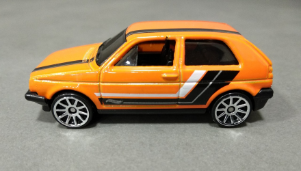 Машинка Базовая Hot Wheels Volkswagen Golf MK2 Then and Now 1:64 FJX92 Orange - Retromagaz, image 4