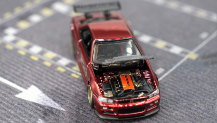 Машинка Premium Hot Wheels Nissan Skyline GT-R (BNR34) Red Line Club RLC 1:64 HWF25 Red image_4 Машинка Premium Hot Wheels Nissan Skyline GT-R (BNR34) Red Line Club RLC 1:64 HWF25 Red - Retromagaz, image 4