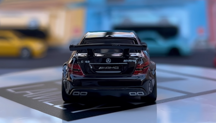 Машинка Premium Hot Wheels '12 Mercedes-Benz C63 AMG Coupe Black Series Chase Deutschland Design 1:64 HCJ97 Black - Retromagaz, image 6