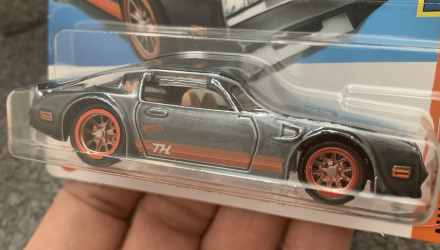 Машинка Базова Hot Wheels '77 Pontiac Firebird T/A Super Treasure Hunt STH Muscle Mania 1:64 HTF40 Black - Retromagaz, image 1