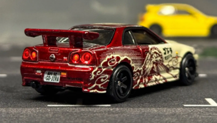 Машинка Premium Hot Wheels Nissan Godzilla Nissan Skyline GT-R (BNR34) Pop Culture 1:64 JHW90 White - Retromagaz, image 2